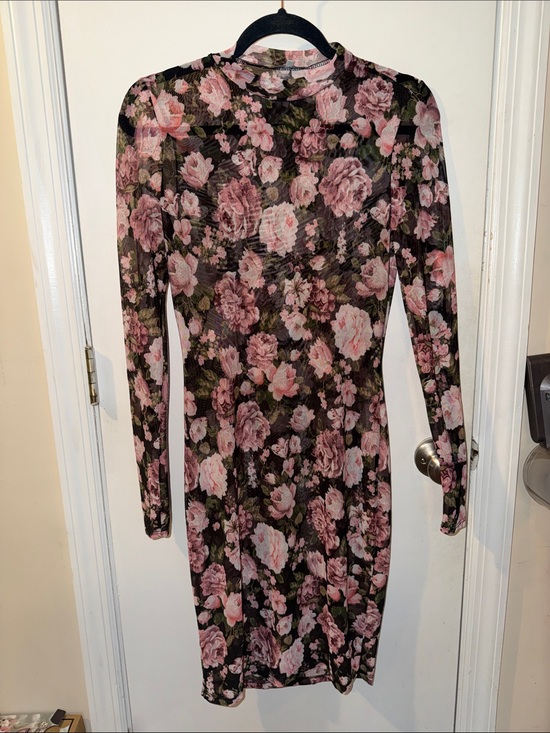 Charlotte Russe Dresses & Skirts - Charlotte Russe Black Floral Long Sleeve Bodycon Dress